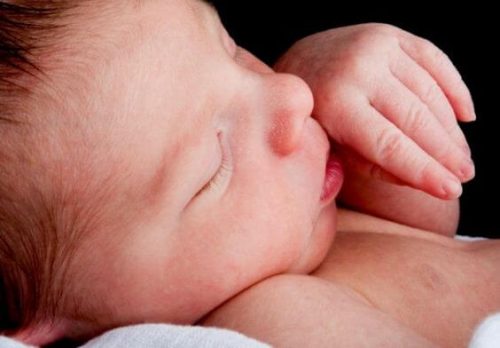 Child born with low birth rate