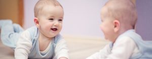 6 Benefits of Playing with Your Baby in Front of a Mirror
