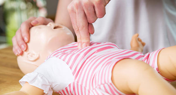 How to Perform CPR on a Baby