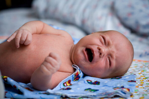 Moro-reflex-crying-baby
