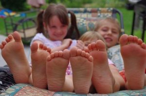 Benefits of Letting Children Go Barefoot