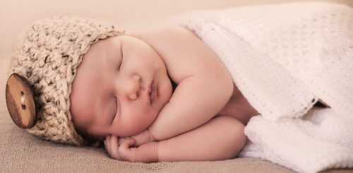 7 Tips To Help Your Baby Sleep Though The Night