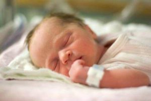 8 Tips to Keep in Mind before Visiting a Newborn Baby