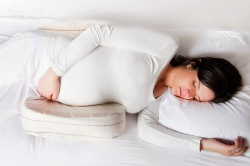 4 Sleeping Positions to Get the Rest You Need during Pregnancy