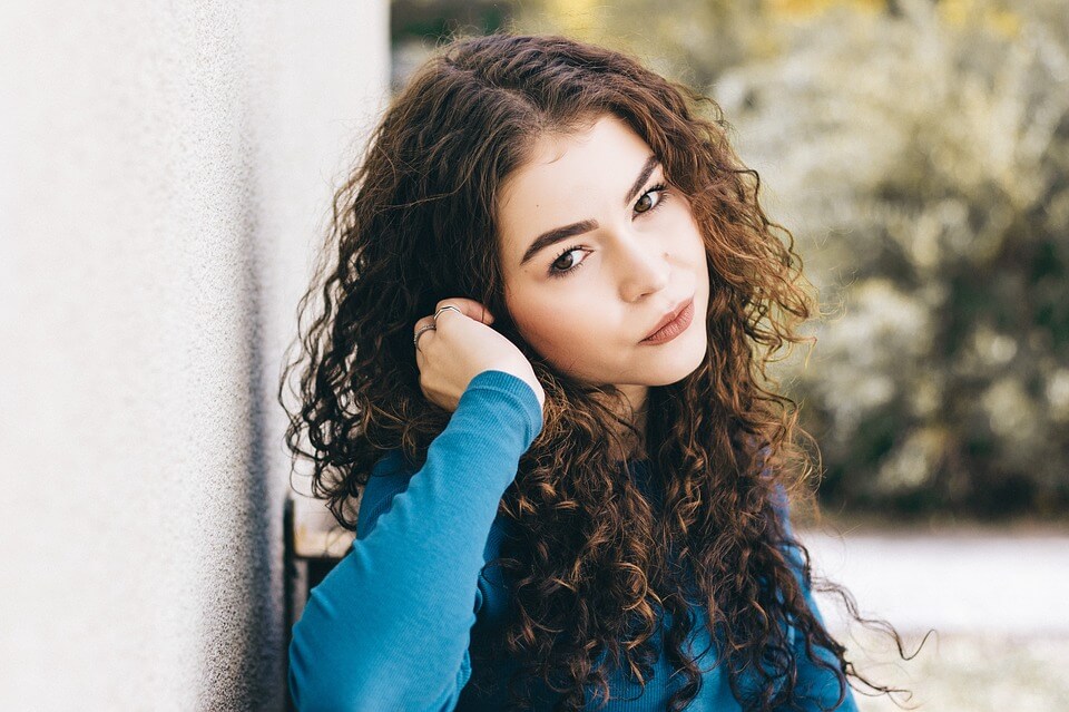 8 Simple Hairstyles for Moms with No Time
