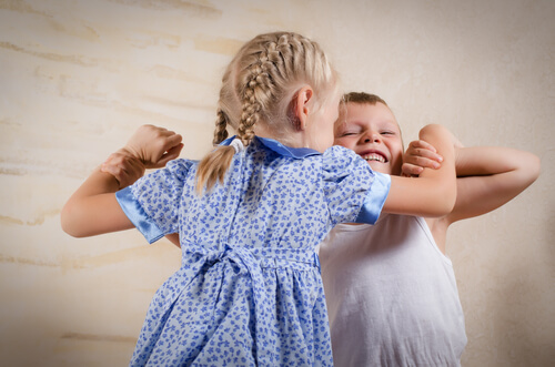 5 Tips for Avoiding Sibling Jealousy