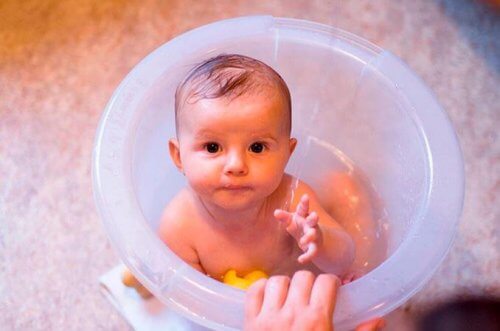 What Should a Baby’s Bathtub Be Like?