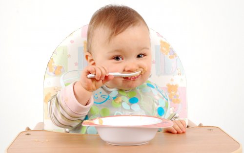 Should I Allow My Child to Play with Their Food?