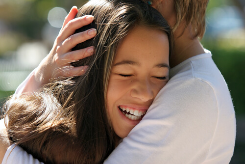 8 Therapeutic Benefits of Caressing Your Child