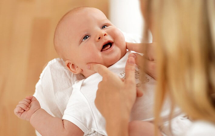 8 Therapeutic Benefits of Caressing Your Child