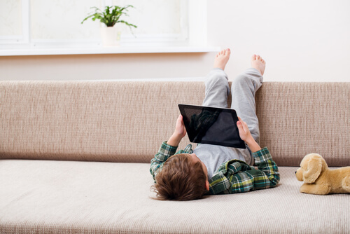 age-child-home-alone