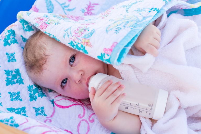 baby med sutteflaske