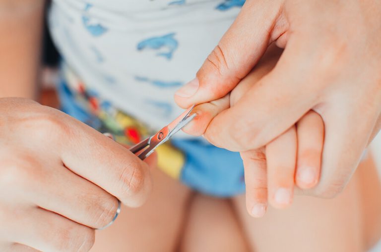 4 Tricks for Cutting Children's Fingernails