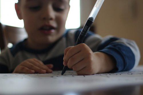 Specular writing in children