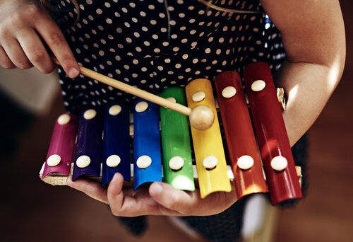 Music promotes the psychomotor development in children.