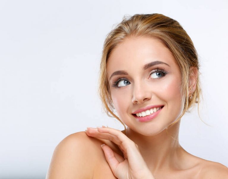 3 Ways to Quickly Put on Makeup