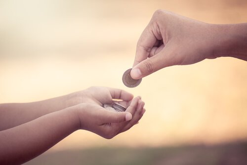 Giving Children an Allowance: Pros and Cons
