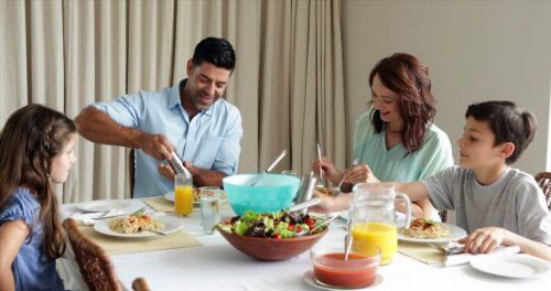 6 Benefits of Eating Dinner as a Family