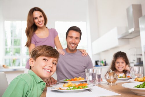 6 Benefits of Eating Dinner as a Family