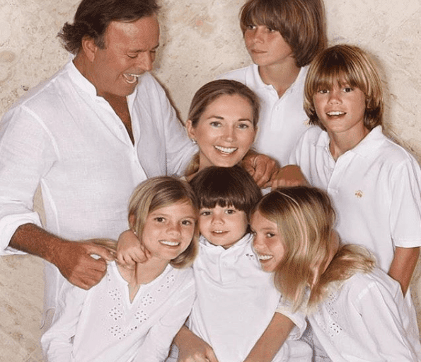 5 Celebrities With Large Families