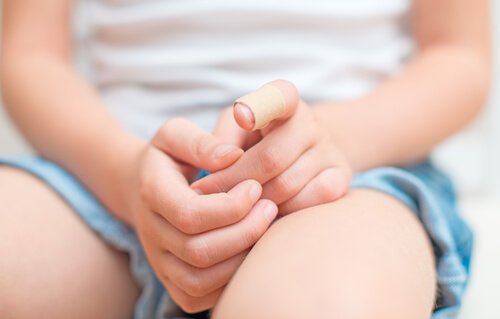 What to Do If Your Children Jam Their Finger