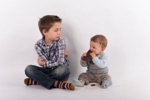 How to Avoid Jealousy When a Sibling Arrives