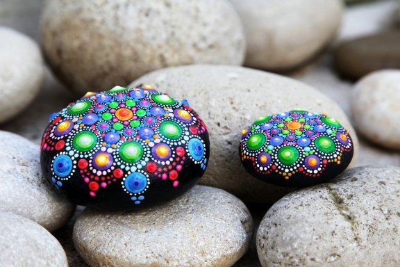 Decorating Stones: Simple, Beautiful Crafts