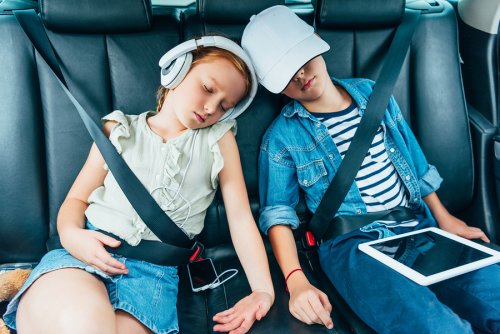 8 Games to Entertain Kids on Long Trips