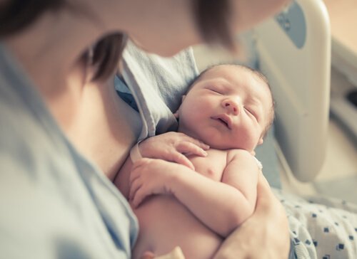 8 Tips for Going to Visit a Newborn at the Hospital