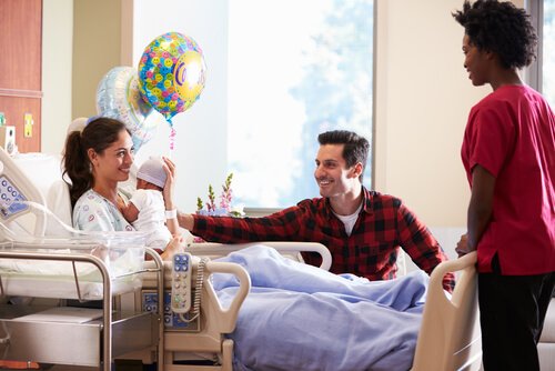 8 Tips for Going to Visit a Newborn at the Hospital