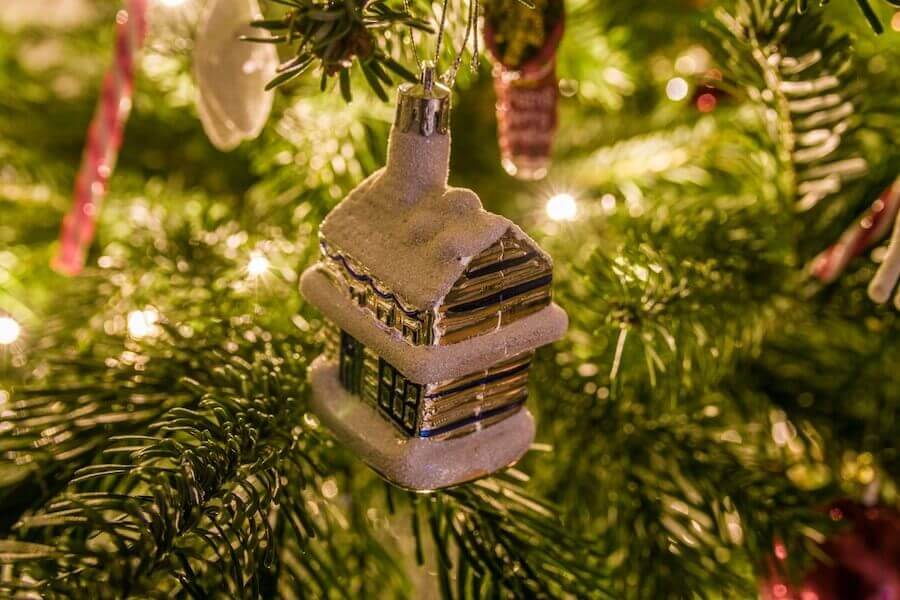 6 Ideas to Decorate Your Yard for Christmas