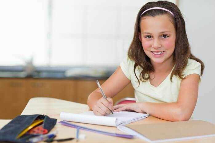 10 Great Ways to Prepare a Study Desk for Your Child