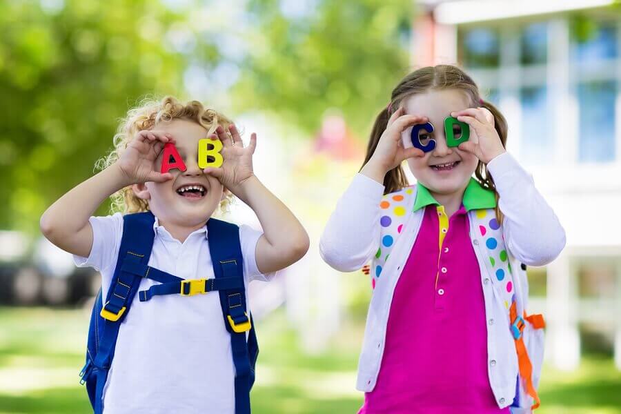 Should Siblings Be in the Same Class at School?