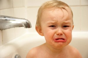 4 Tricks to Help Children Overcome Their Fear of Water