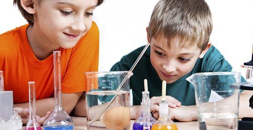 4 Experiments You Can Do at Home with Children