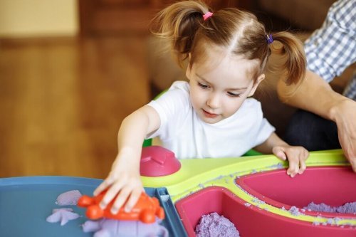 Moldable Sand for Children: A Sensory Game