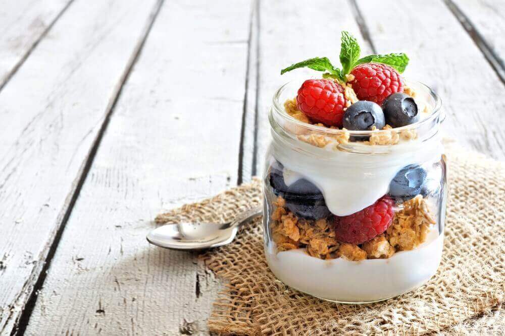 Yogurt parfait with muesli and berries.