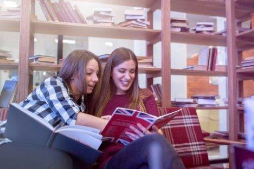 Learning English with 8 Great Applications