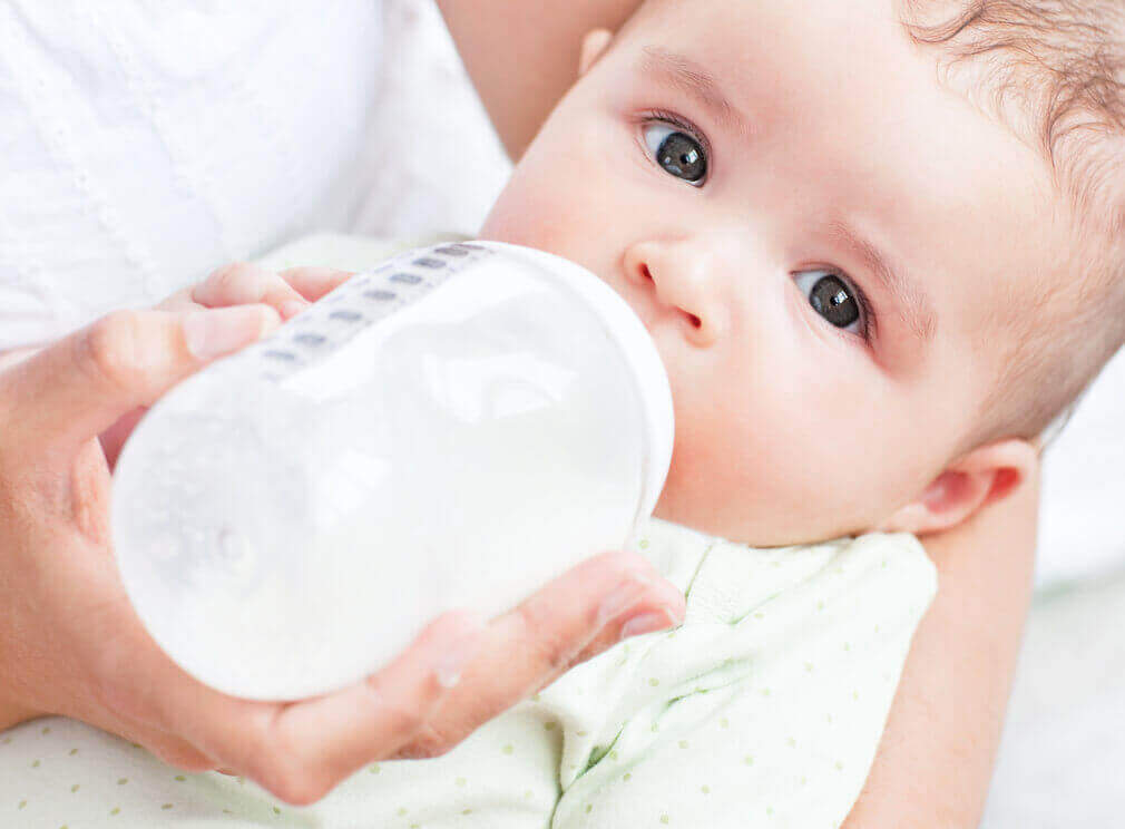 What to Do If Your Baby Doesn't Want to Take a Bottle