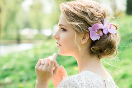 Bridal Headpieces: Romantic Styles with Flowers