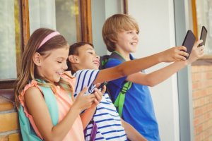 Should Kids Use Their Phone in School?