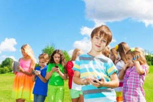 What's the Best Age for Kids to Start Using Social Media?