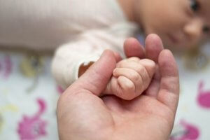 What to Do if Your Baby Scratches Himself