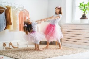 When Should Your Kids Start Dressing Themselves?