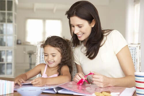 5 Easy Crafts with Yarn for Children