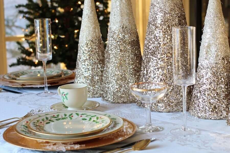 5 Ideas for Decorating Your Christmas Table