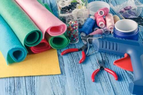 Some materials for making crafts with felt.