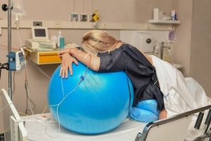 What Are the Best Positions for Giving Birth?