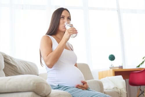 6 Signs of Dehydration During Pregnancy