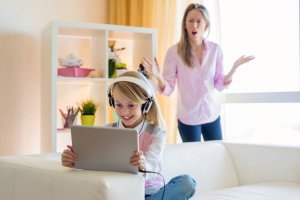 How to Deal with Your Teen’s YouTube Addiction